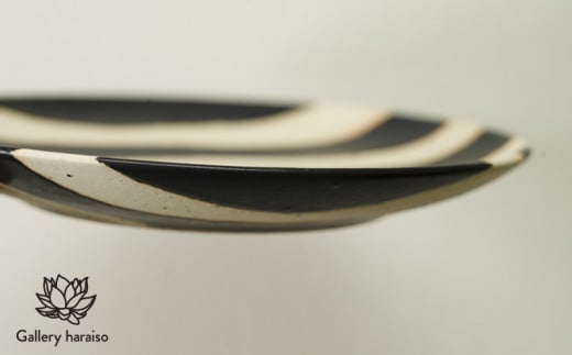 【沖縄のかわいい器】陶factory509 モノクロ皿／ゼブラ