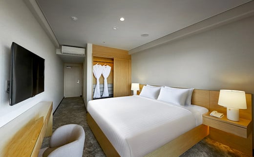 【ANAクラウンプラザリゾート沖縄うるまヒルズ】スーペリアキング　おひとり様　宿泊券（朝食付き）