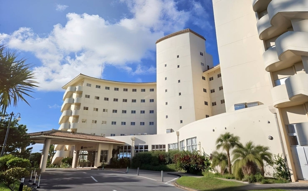 【ANAクラウンプラザリゾート沖縄うるまヒルズ】ファミリーエグゼクティブスイート（8名様まで）夕朝食付き