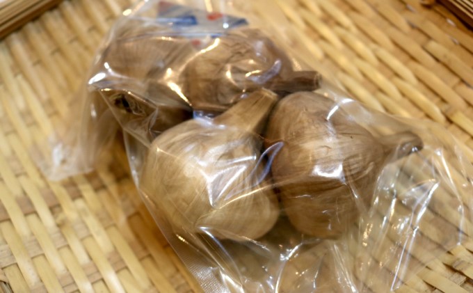 【錦町 産】桑原農園のとろ～り甘い 熟成 黒にんにく 4個入 X 4袋セット　 薬味 野菜 ニンニク 