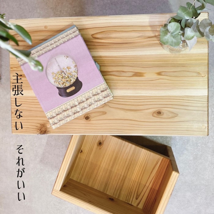 大人になってもおしゃれ家具として使える「キッズ勉強机」(温もり感じる安心の天然無垢（杉）材)〈雑貨 日用品 キッズ勉強机 デスク 机 天然杉 木製 工芸品 サイドテーブル〉 