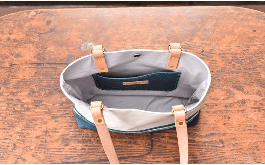 岡喜近江牛レザーと帆布のトートバッグ　グレー/琵琶湖ブルー【Mサイズ】【CC20W】