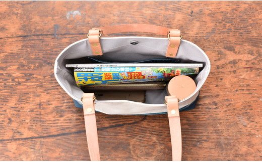 岡喜近江牛レザーと帆布のトートバッグ　グレー/琵琶湖ブルー【Mサイズ】【CC20W】