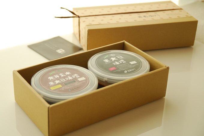 京都・喜右衛門 「有機味噌ギフト紅梅（こうばい）」ツウ好みの味噌400g×2種 〈みそ 味噌 有機 オーガニック 天然醸造 発酵食品 生みそ ギフト 贈り物 贈答品 調味料〉