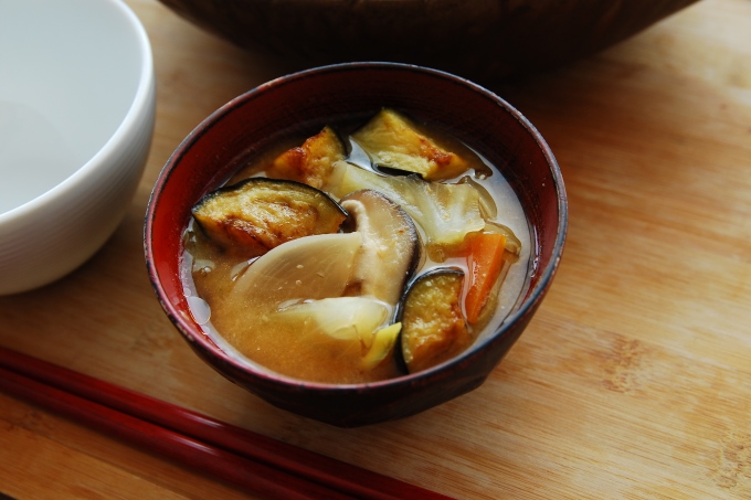 京都・喜右衛門 有機 発芽玄米白大豆味噌 （800g×2)〈 みそ 味噌 有機 有機JAS認証 オーガニック 生みそ 発芽 発芽玄米 天然醸造 発酵食品 豆味噌 大豆味噌 調味料 〉