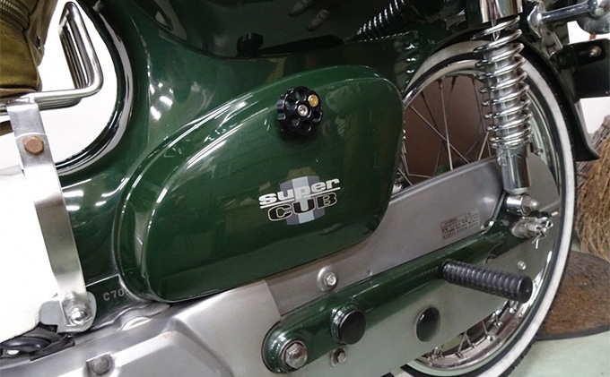 Honda　スーパーカブ用　サイドカバーボルト 右 雑貨 日用品 