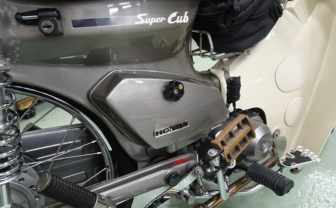 Honda　スーパーカブ用　サイドカバーボルト 左 雑貨 日用品 