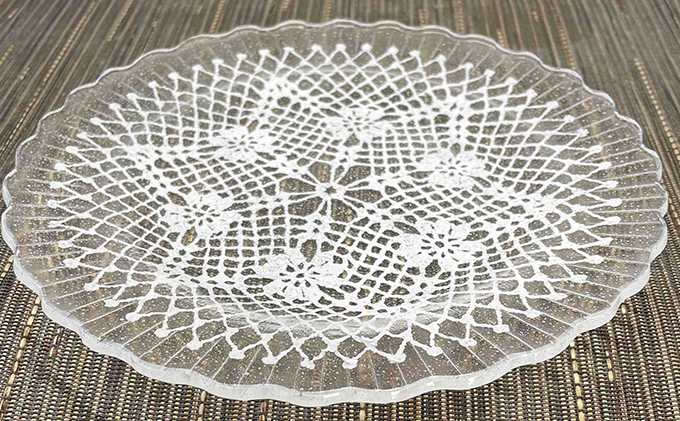 レース模様の丸皿 工芸品 食器 ガラス工芸品 ガラス製 