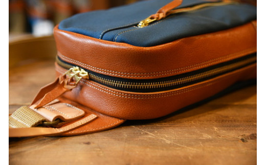 ハンドメイド　上質な素材で作った大人のワンショルダーバッグ　琵琶湖ブルー【CC22W】