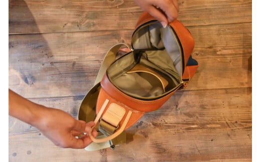 ハンドメイド　上質な素材で作った大人のワンショルダーバッグ　琵琶湖ブルー【CC22W】