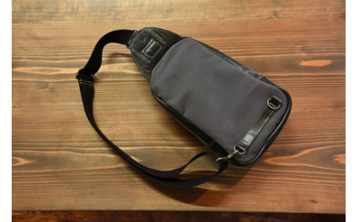 高級レザーを使った大人の　ワンショルダーバッグ　ナイトブラック【CC23W】