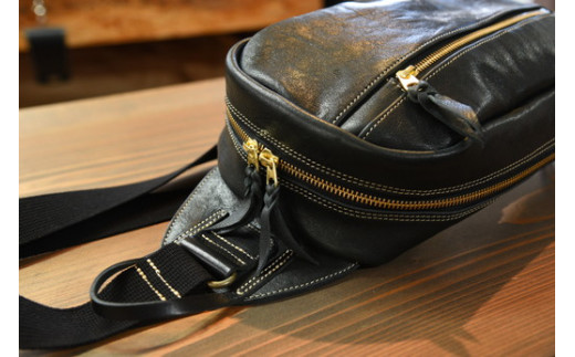 高級レザーを使った大人の　ワンショルダーバッグ　ナイトブラック【CC23W】