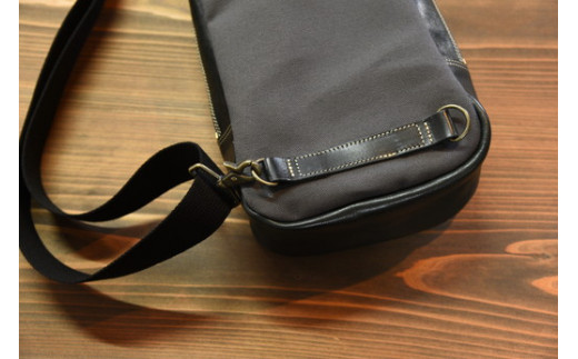高級レザーを使った大人の　ワンショルダーバッグ　ナイトブラック【CC23W】