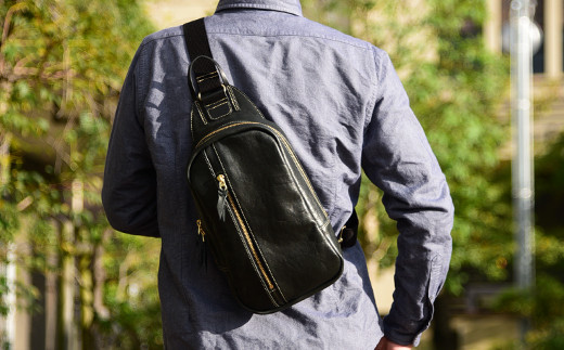 高級レザーを使った大人の　ワンショルダーバッグ　ナイトブラック【CC23W】