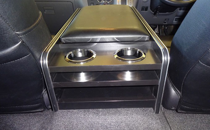 日産　 NV350キャラバン　プレミアムGX　センターコンソール 雑貨 日用品 