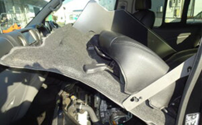 日産　 NV350キャラバン　プレミアムGX　センターコンソール 雑貨 日用品 