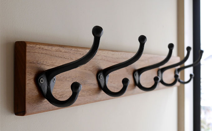 無垢チーク材＆5連大きなアイアンダブルフックのウォールコートハンガー 85cm （ウォールフック，帽子掛け，コート掛け，玄関，家具） 雑貨 日用品 インテリア ウォールハンガ 天然無垢木材 