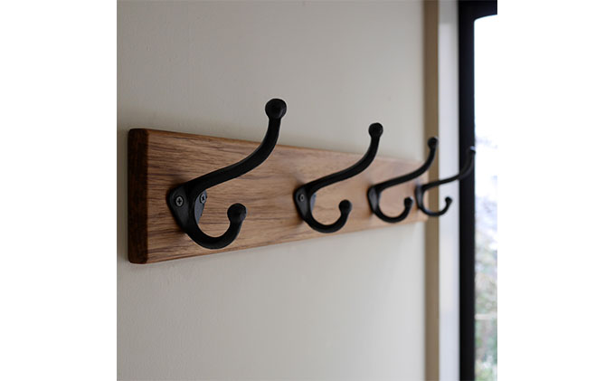 無垢チーク材＆4連大きなアイアンダブルフックのウォールコートハンガー 70cm （ウォールフック，帽子掛け，コート掛け，玄関，家具） 雑貨 日用品 インテリア ウォールハンガ 天然無垢木材 