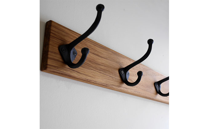 無垢チーク材＆4連大きなアイアンダブルフックのウォールコートハンガー 70cm （ウォールフック，帽子掛け，コート掛け，玄関，家具） 雑貨 日用品 インテリア ウォールハンガ 天然無垢木材 