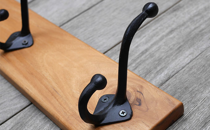 無垢チーク材＆4連大きなアイアンダブルフックのウォールコートハンガー 70cm （ウォールフック，帽子掛け，コート掛け，玄関，家具） 雑貨 日用品 インテリア ウォールハンガ 天然無垢木材 