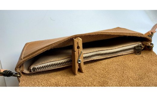 【八幡レザー 】お財布ポシェット（キャメル）【DP03W】
