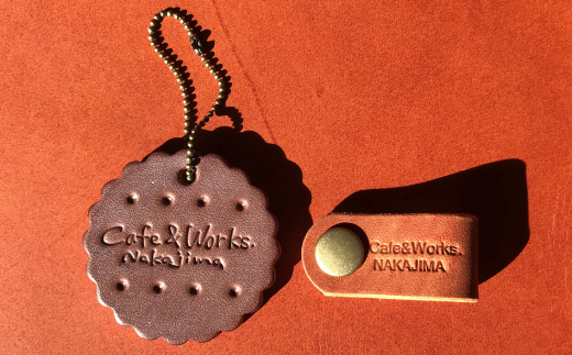 5-7 【年内配送12月15日入金まで】クッキーホルダー(ブラウン)・本革ケーブルクリップセット【レザークラフト】 within2025