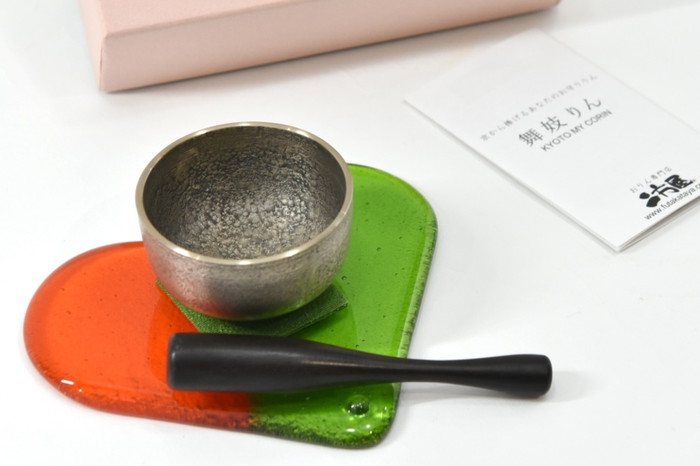 京都・二方屋「舞妓りん（MY CORIN）ガラスハート＜茶柿＞」〈工芸品おりん音色インテリアおしゃれ仏具リフレッシュガラスハート雑貨日用品〉 