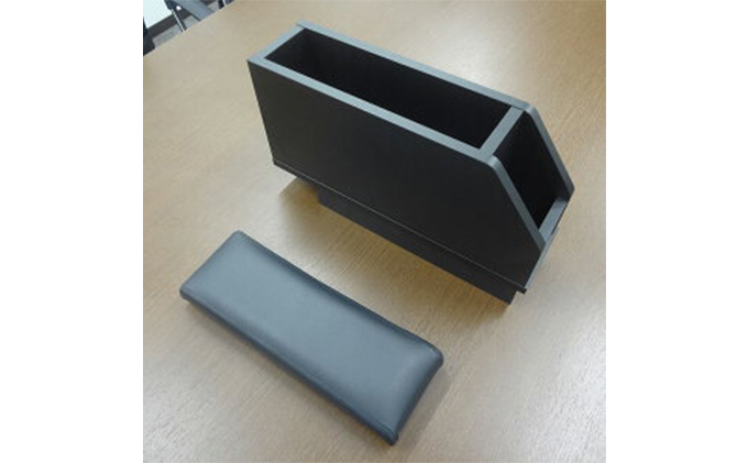 スズキ　エブリィ17V　センターコンソール 雑貨 日用品 操作盤 