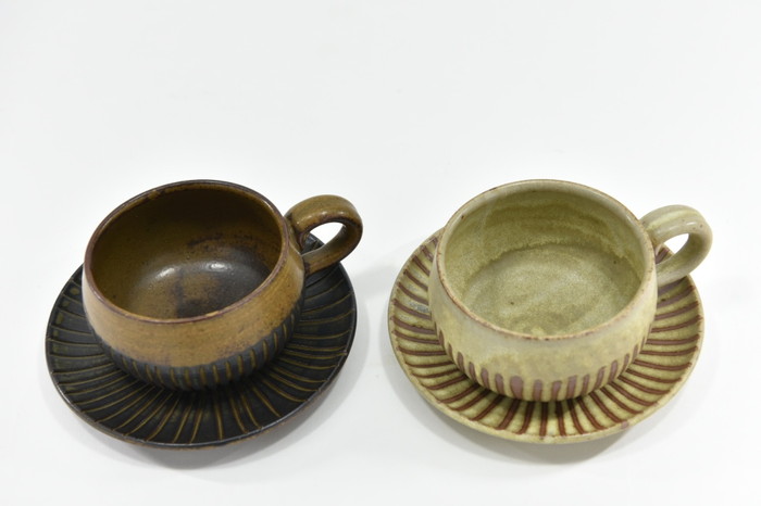 京焼「遙白釉＆新羅釉／木賊紋コーヒー碗・皿」（ピスタチオグリーン＆黒）2種セット〈コーヒーカップ ティーカップ 京焼 手作り カップ お皿 セット 食器 陶器 工芸品 新羅釉 木賊紋 遙白釉〉 茶碗 コーヒー椀 