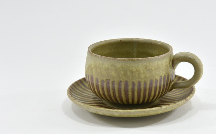 京焼「遙白釉＆新羅釉／木賊紋コーヒー碗・皿」（ピスタチオグリーン＆黒）2種セット〈コーヒーカップ ティーカップ 京焼 手作り カップ お皿 セット 食器 陶器 工芸品 新羅釉 木賊紋 遙白釉〉 茶碗 コーヒー椀 