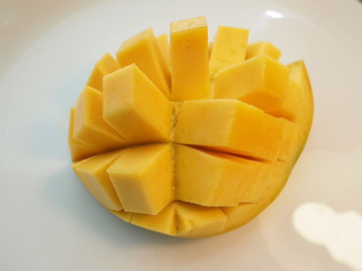 【2026年先行予約】紀州美浜しおさい マンゴー 2～3玉（1.2～1.3kg）｜フルーツ 果物 くだもの まんごー 希少 国産 食品 おやつ デザート 産地直送 和歌山県美浜町産