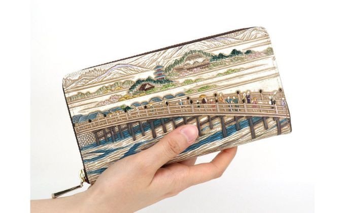 【文庫屋大関】大容量　ぐるっとファスナーの長財布　浮世絵　三条大橋【皮革工芸品】 ファッション 小物 仕切り カードポケット ロングポケット 