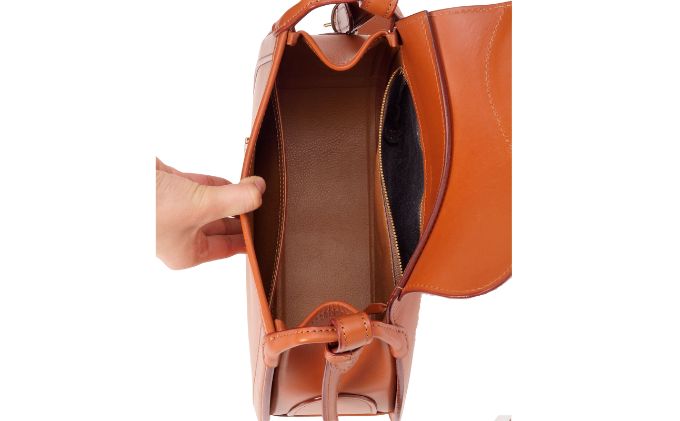 鞍 ショルダーバッグ 大 キャメル いたがき ファッション カバン 