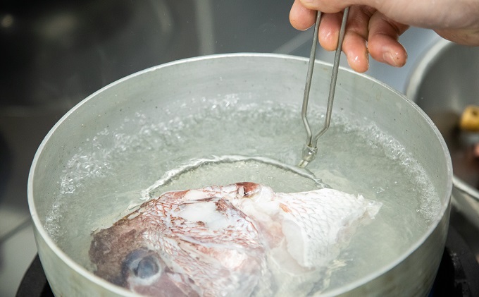 瀬戸内市お食事処あさひ 鯛のかぶと煮（あら煮）4箱【配達不可：離島】 魚貝類 加工食品 タイ 真空冷凍 