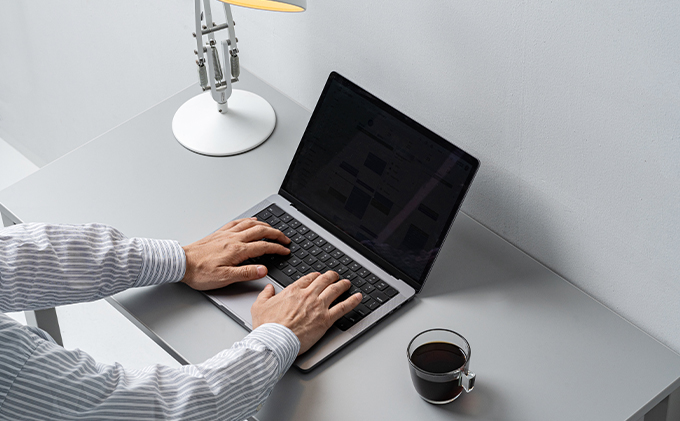 オフィス家具のプロが作る在宅ワーク向けデスク（天板：グレー/ブラック、脚：3色） インテリア 一人用デスク 抗ウイルス 抗菌 防カビ機能 