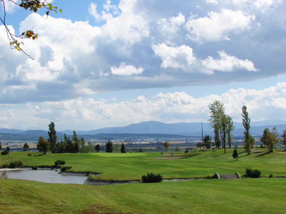 グリーンスコーレカントリー倶楽部ゴルフプレー利用券（3,000円分） n-0071