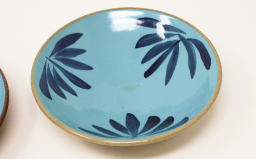 【琉球太田焼窯元】青唐草紋様　6寸皿＜2枚セット＞