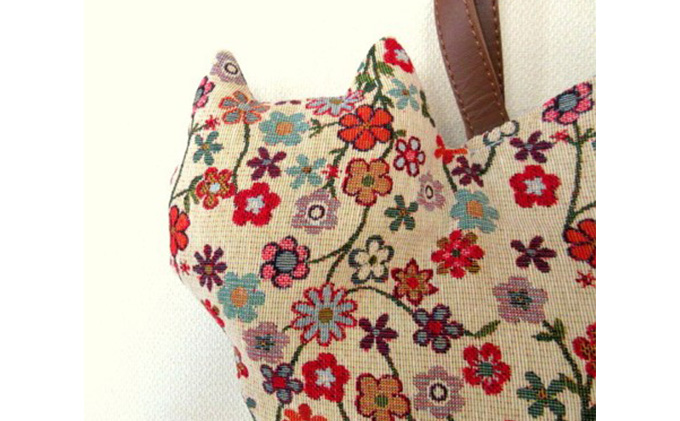 オリジナルネコ型トートバッグ＊ゴブラン織花柄ネコ ファッション かばん 猫 ねこ 普段使い お出かけ 