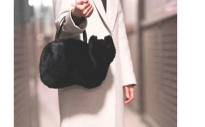 オリジナルネコ型トートバッグ＊ふわふわファー黒猫 ファッション かばん ねこ クロネコ 普段使い お出かけ 