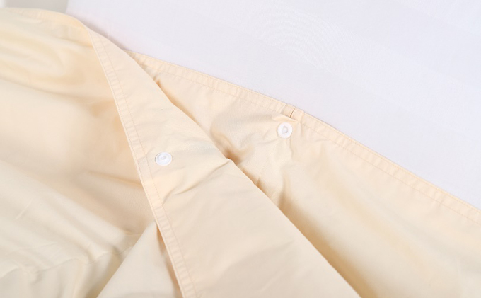 羽毛布団クイーン二枚合わせ 合掛布団1.1kg/肌掛布団0.5kg オールシーズン対応 クリーム 寝具 掛け布団 軽量 立体キルト 春 夏 秋 冬 