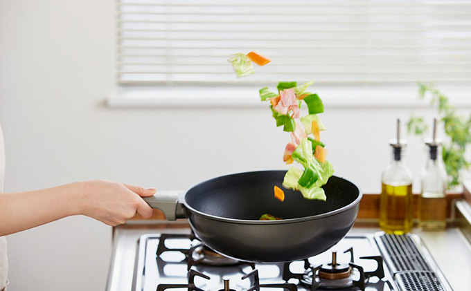 取っ手一体型炒め鍋26cm（ガス）パールグレー DCP-G26 アイリスオーヤマ 雑貨 調理器具 キッチン用品 深型 炒め物 