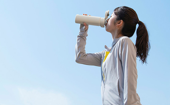 ステンレスマグボトルワンタッチ ペールホワイト SM-O500 アイリスオーヤマ 雑貨 水筒 保温 保冷 持ち運び 職場 学校 お出かけ ロック付き 