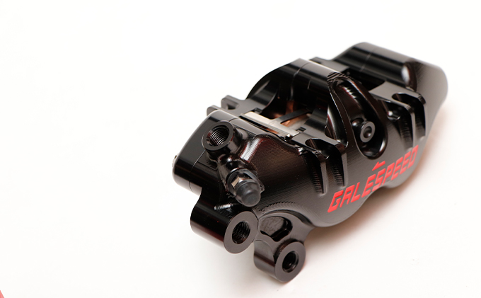 GALE SPEED エラボレート・フロント4Pキャリバー(アキシャル40mm) 左/SCMボルト仕様 ブラック バイク オートバイ パーツ 左キャリパー 