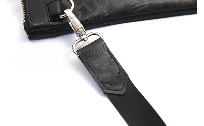 型押しカモフラレザー　ショルダーサコッシュ ファッション カバン バッグ 迷彩 撥水 薄マチ 仕切り 収納カ ジュアル エレガント 