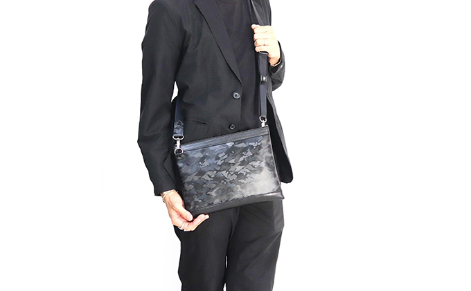 型押しカモフラレザー　ショルダーサコッシュ ファッション カバン バッグ 迷彩 撥水 薄マチ 仕切り 収納カ ジュアル エレガント 