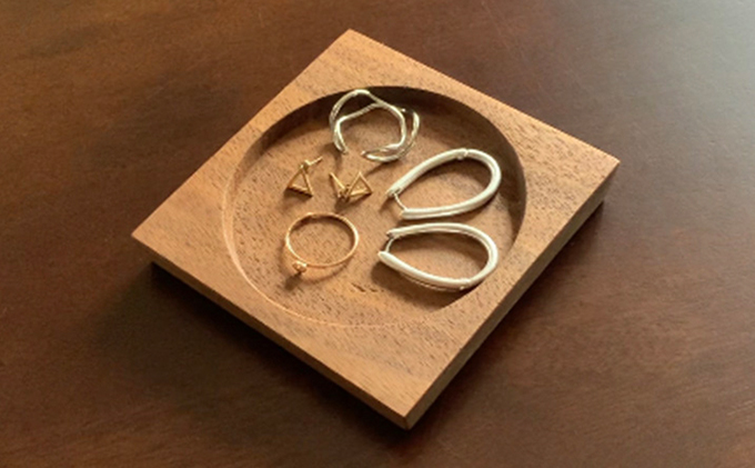 LINDO Coaster（2枚入り）コースター キッチン 食卓 机 コップ 敷物 工房 自然 素材 木目トレー ウォールナット 無垢材 職人 手作業 グラス 置き アクセサリー トレイ 