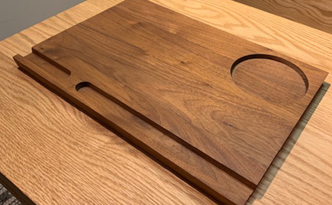 LINDO Multi Tray マルチトレイ キッチン 配膳 用品 グッズ ナチュラル 工房 自然 ウォールナット 無垢材 職人 手作業 箸 カップ スプーン 配置 朝食 ティータイム おやつ 