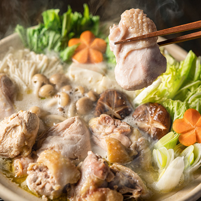 兵庫県加西市のふるさと納税 地鶏 丹波 黒どりブツ切り 水炊き セット 4～5人前 鍋 お家 冷凍 京都 丹波山本 鶏肉 濃厚 ヘルシー ぽん酢 京ぽん 鍋料理 お肉 冬 寒い 季節 温まる 料理 ガラ 野菜 旨み 濃厚スープ 脂 甘味 歯ごたえ 上質