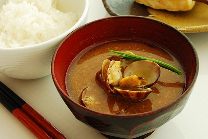 【定期便6か月】有機黒大豆味噌400gx6回〈 定期便 みそ 味噌 有機 有機JAS認証 オーガニック 生みそ 天然醸造 発酵食品 豆味噌 大豆味噌 調味料 〉