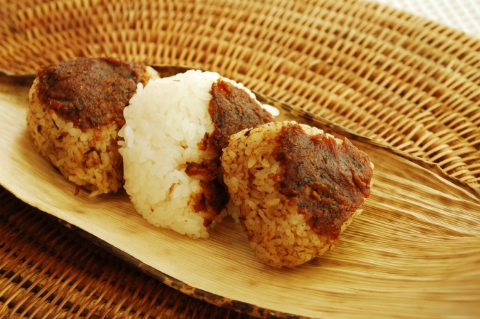 【定期便・隔月3回】有機発芽玄米黒大豆味噌 800g ×隔月3回（計2.4kg）京都・喜右衛門〈 味噌 みそ 有機JAS認証 オーガニック 発芽玄米 天然醸造 手作り 生みそ 発酵食品 〉